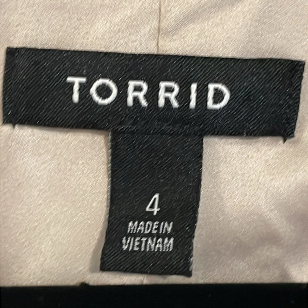Torrid Women’s One Button Blazer 4X Tan Contemporary Careerwear Classic